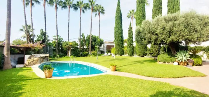 Sale of detached villa in Benalmadena Costa 0