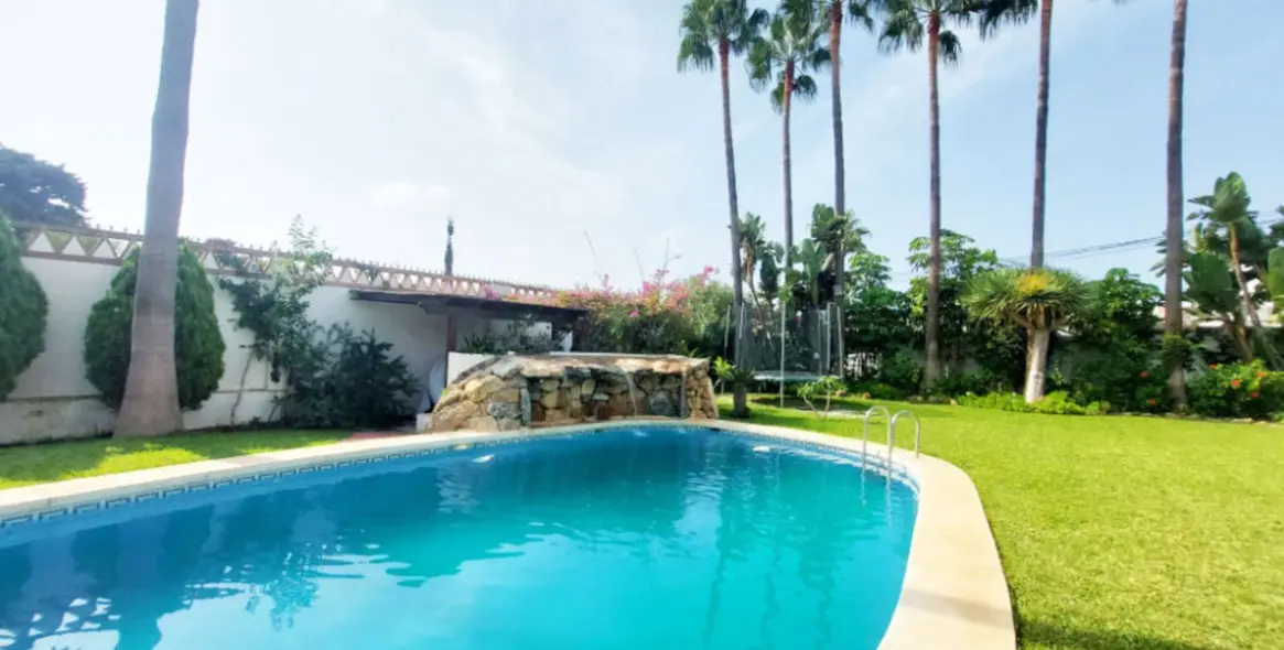 Sale of detached villa in Benalmadena Costa 38