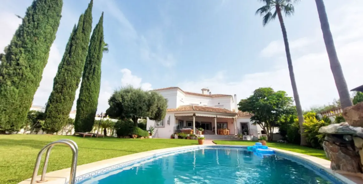 Sale of detached villa in Benalmadena Costa 40