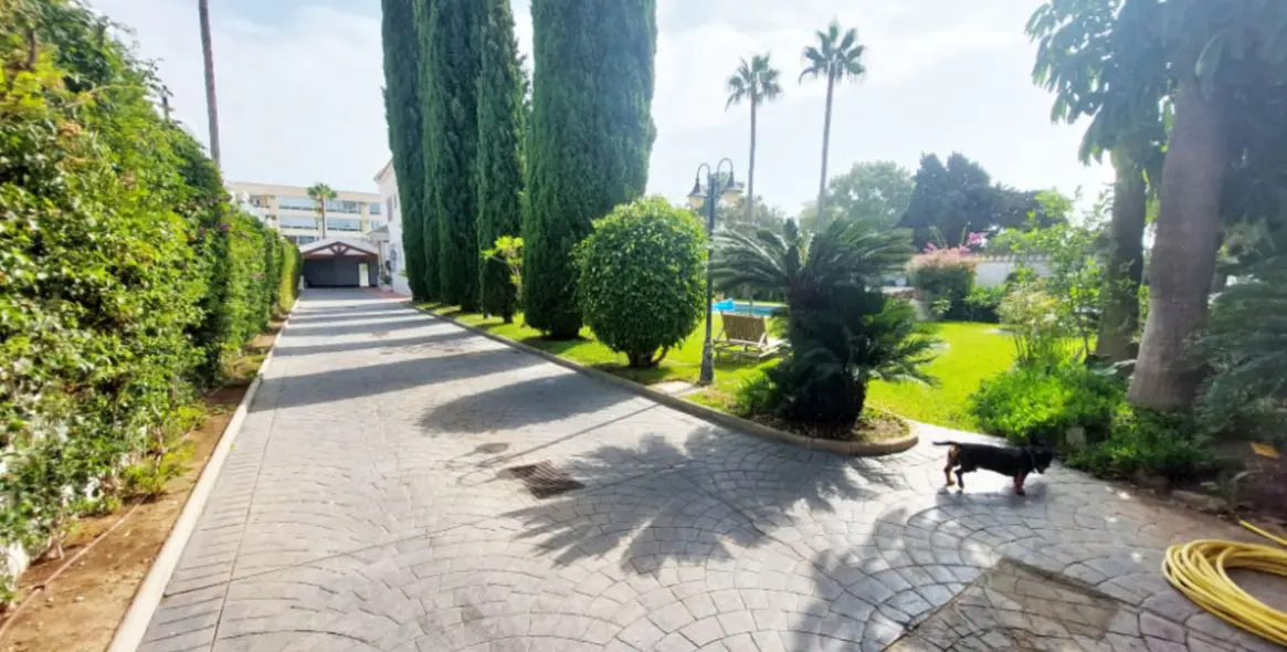 Sale of detached villa in Benalmadena Costa 43