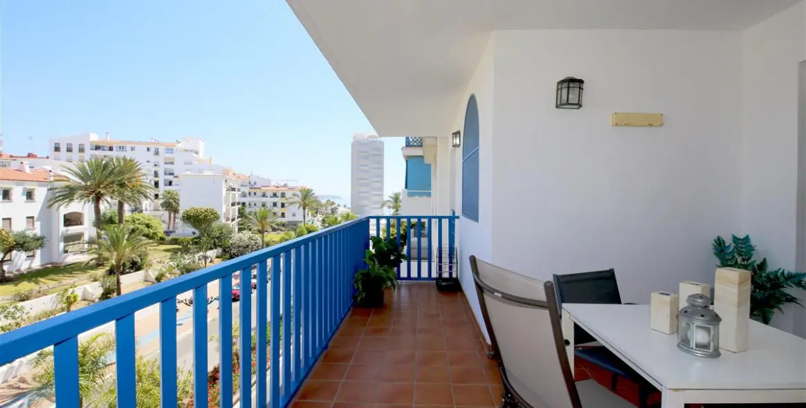 Short-term rent of middle floor apartment in Estepona 3