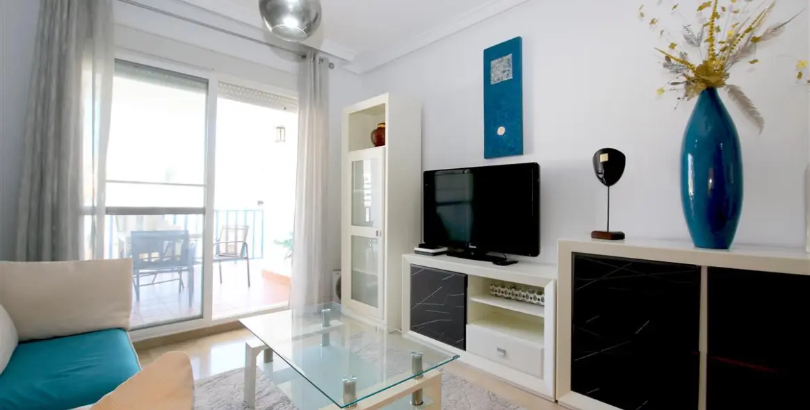 Short-term rent of middle floor apartment in Estepona 5