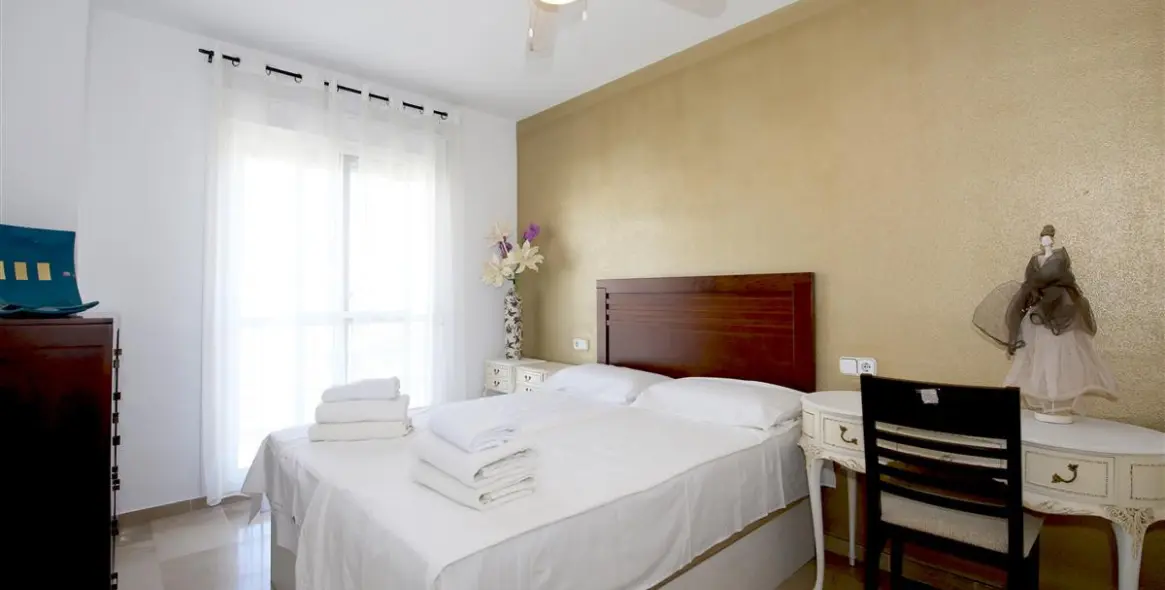 Short-term rent of middle floor apartment in Estepona 6