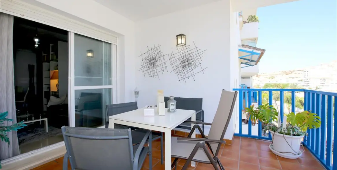 Short-term rent of middle floor apartment in Estepona 7