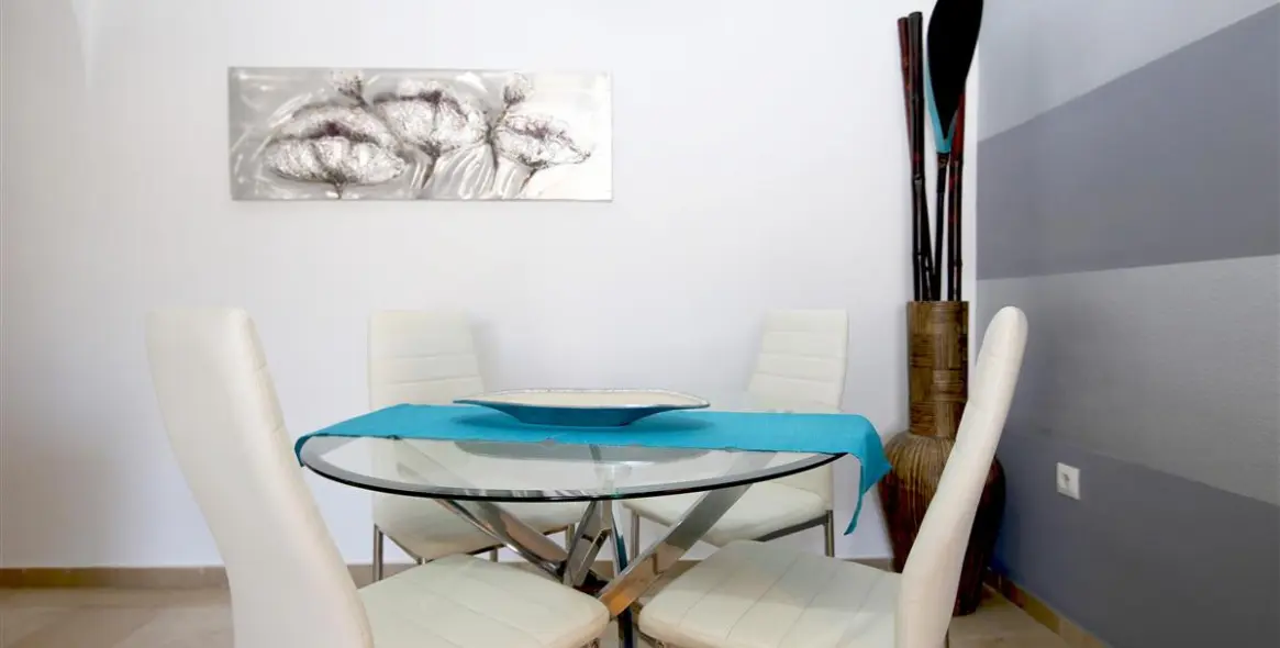 Short-term rent of middle floor apartment in Estepona 10