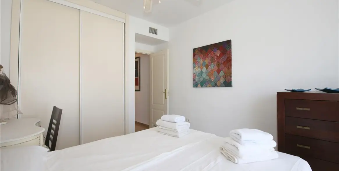 Short-term rent of middle floor apartment in Estepona 13