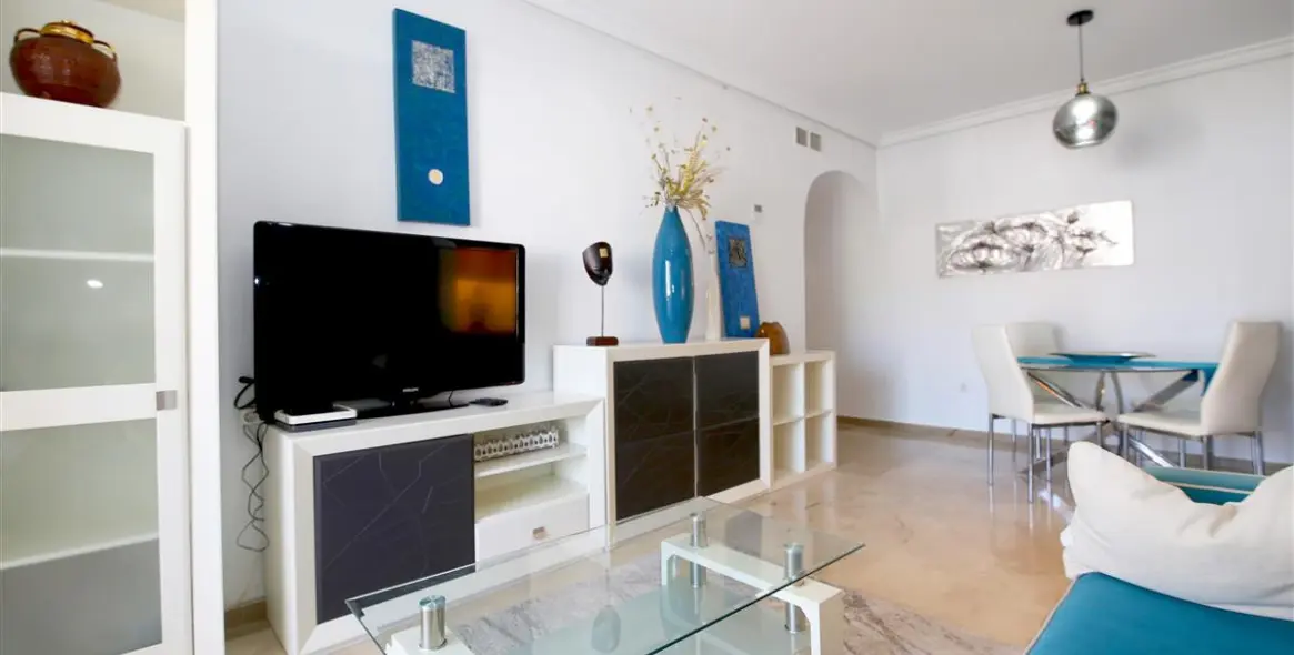 Short-term rent of middle floor apartment in Estepona 15