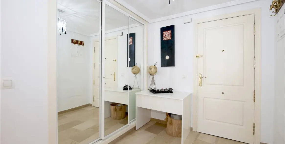 Short-term rent of middle floor apartment in Estepona 16