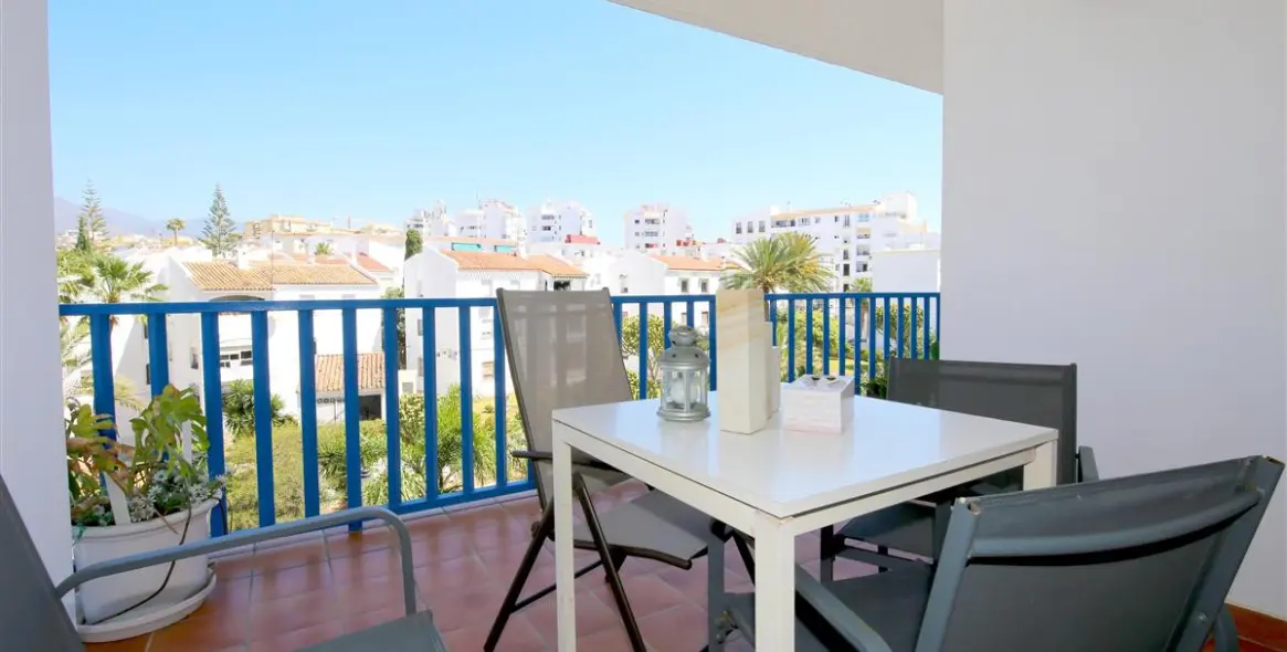 Short-term rent of middle floor apartment in Estepona 17