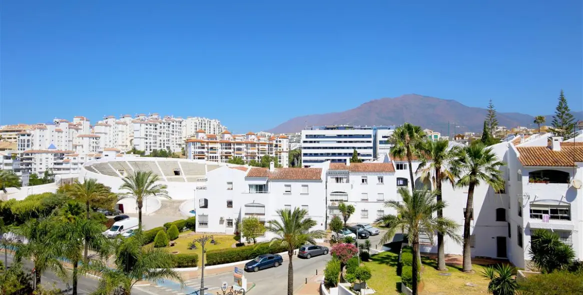 Short-term rent of middle floor apartment in Estepona 18