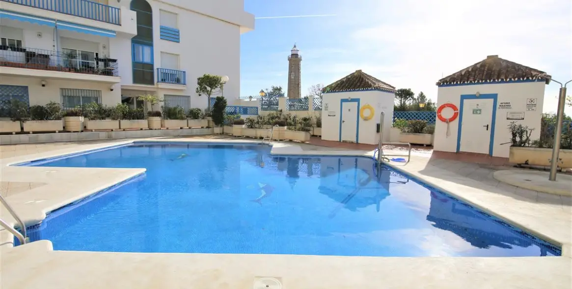 Short-term rent of middle floor apartment in Estepona 20