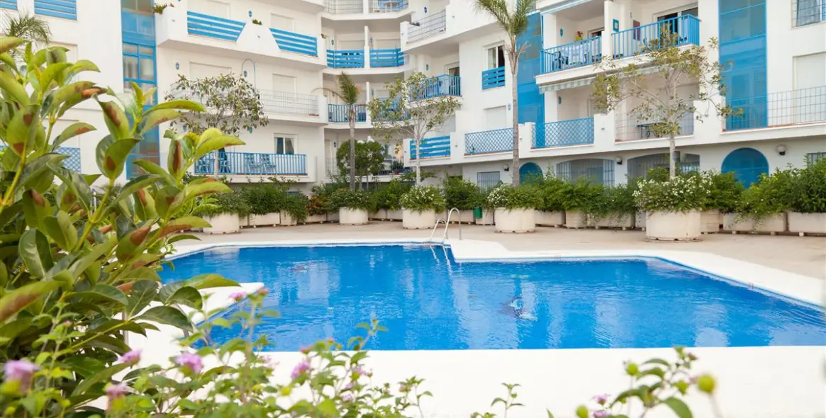 Short-term rent of middle floor apartment in Estepona 21