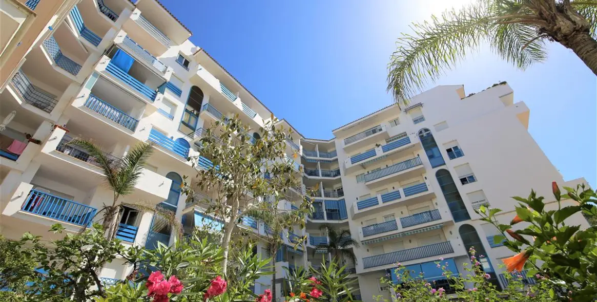 Short-term rent of middle floor apartment in Estepona 22