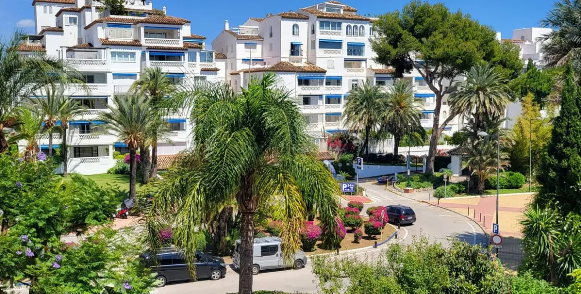 Краткосрочная аренда апартаментов на среднем этаже в Puerto Banús 12