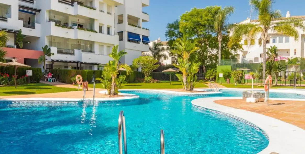 Краткосрочная аренда апартаментов на среднем этаже в Puerto Banús 16