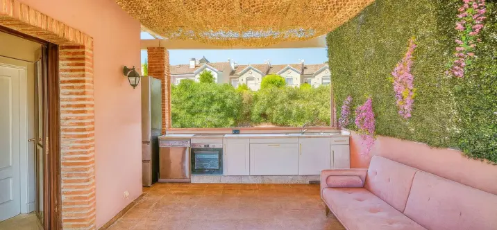 Long-term rent of townhouse in El Paraiso 2