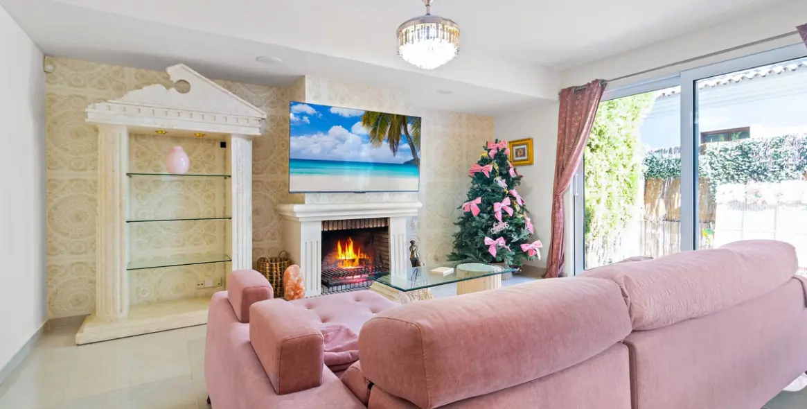 Long-term rent of townhouse in El Paraiso 4