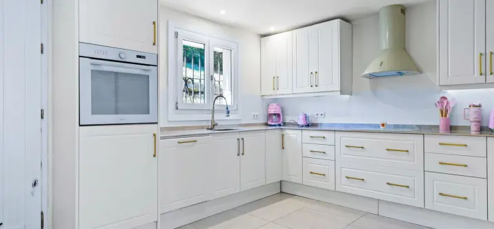 Long-term rent of townhouse in El Paraiso 4