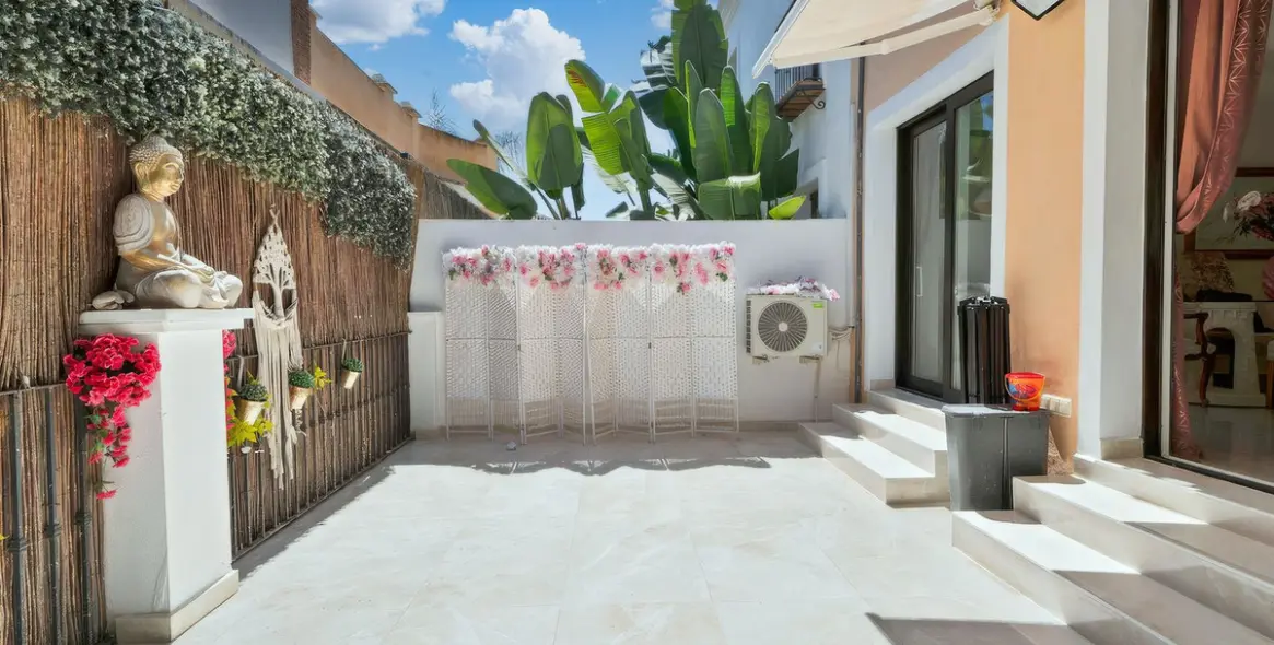 Long-term rent of townhouse in El Paraiso 8