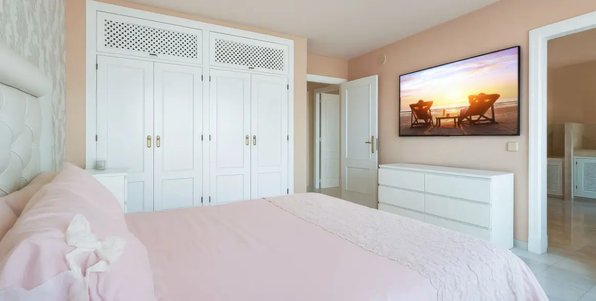 Long-term rent of townhouse in El Paraiso 12