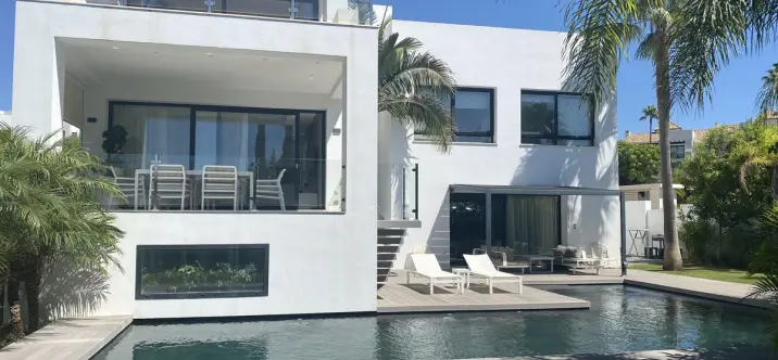 Long-term rent of detached villa in El Paraiso 0