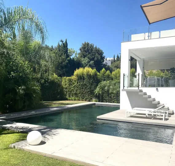 Long-term rent of detached villa in El Paraiso