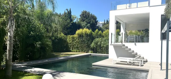 Long-term rent of detached villa in El Paraiso 1