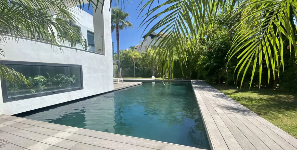 Long-term rent of detached villa in El Paraiso 3