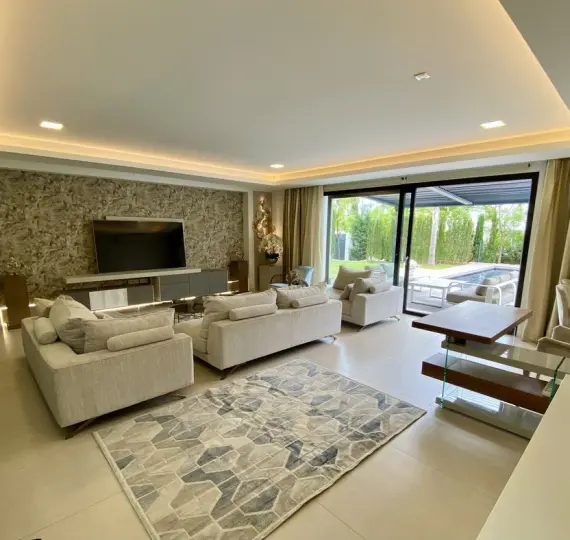 Long-term rent of detached villa in El Paraiso