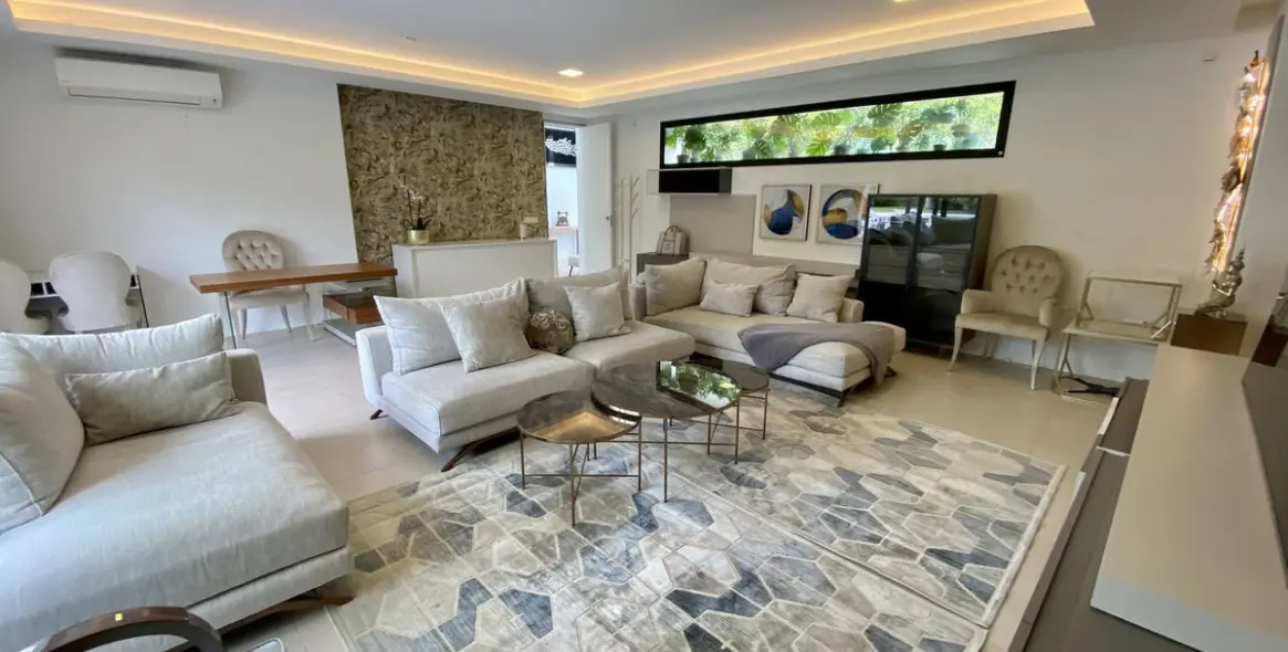 Long-term rent of detached villa in El Paraiso 7