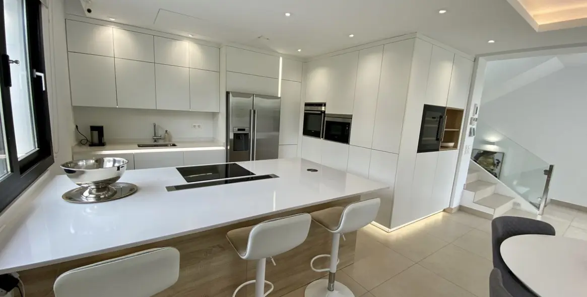 Long-term rent of detached villa in El Paraiso 8