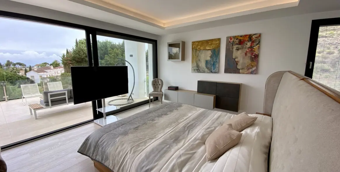 Long-term rent of detached villa in El Paraiso 10