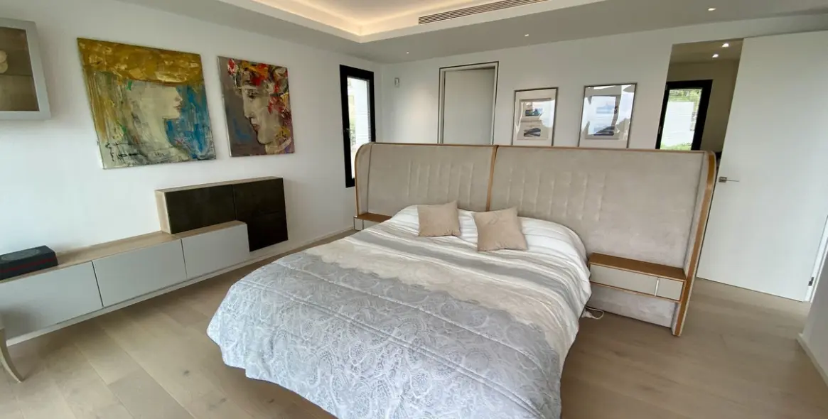 Long-term rent of detached villa in El Paraiso 11