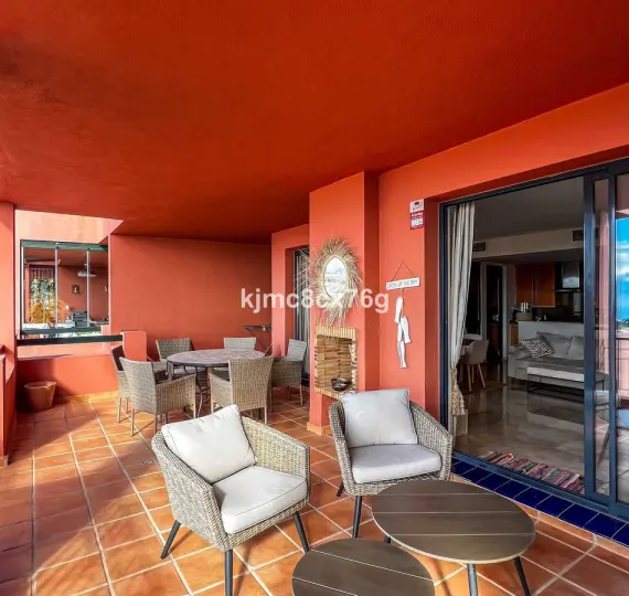 Продажа апартаментов на среднем этаже в Calahonda