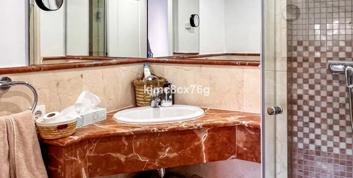 Продажа апартаментов на среднем этаже в Calahonda 5