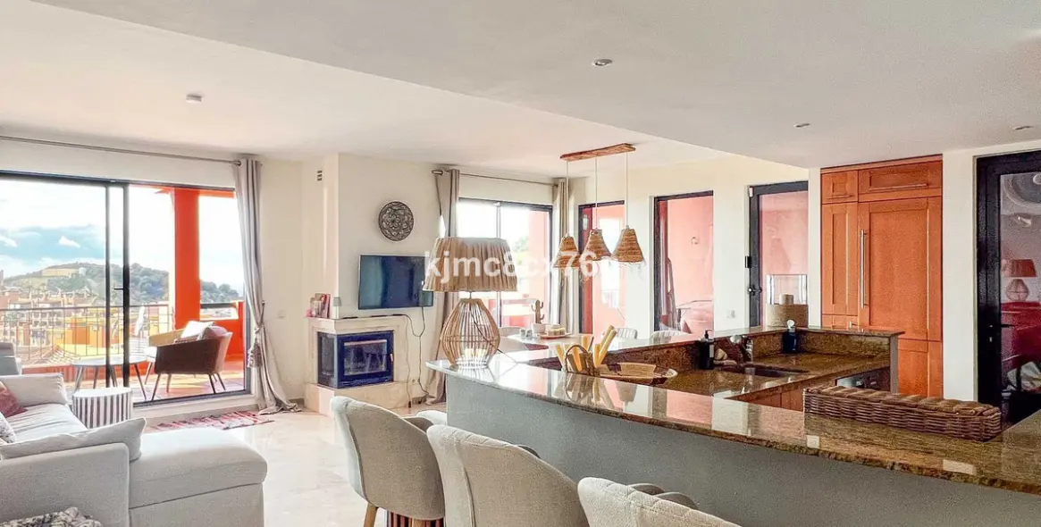 Продажа апартаментов на среднем этаже в Calahonda 6