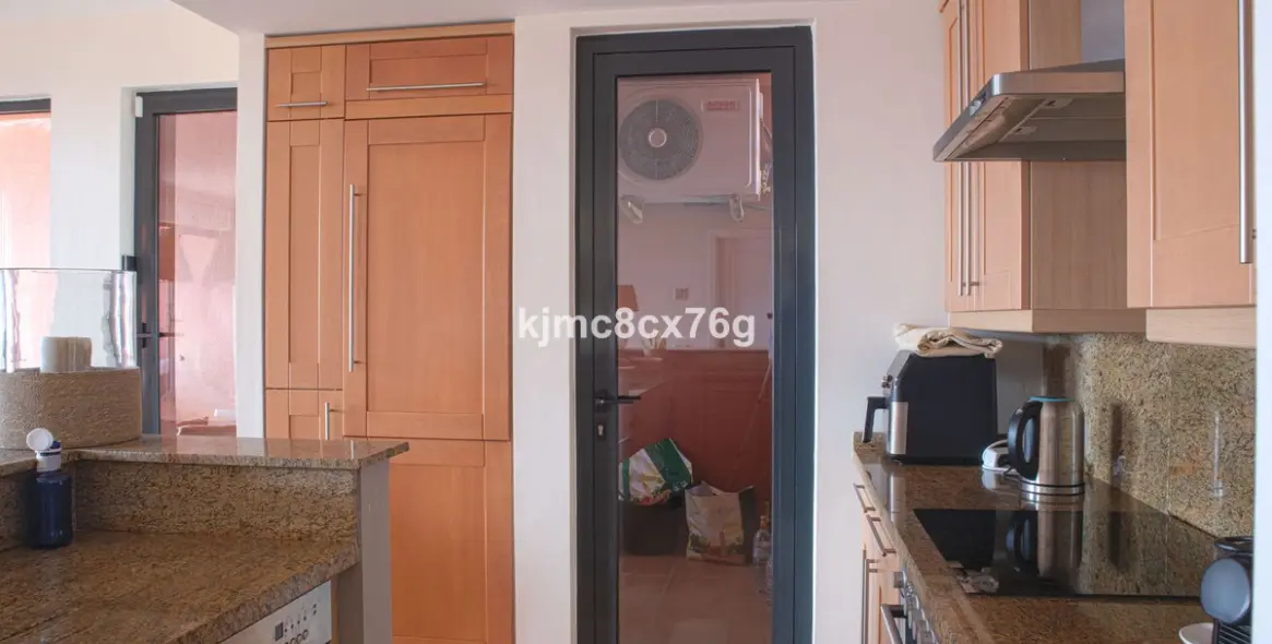 Продажа апартаментов на среднем этаже в Calahonda 15