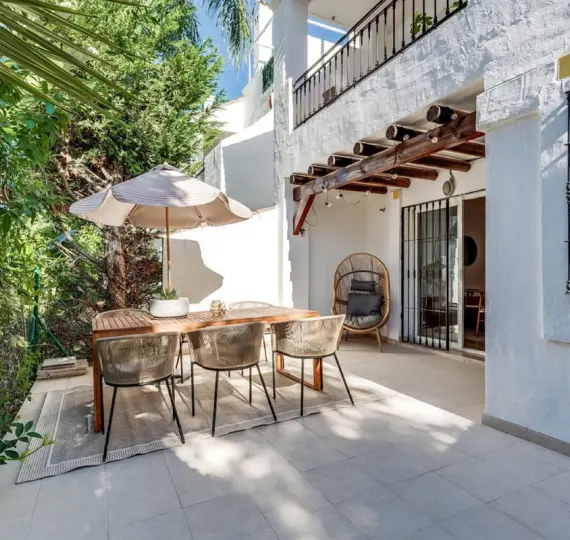 Таунхаус R5237395