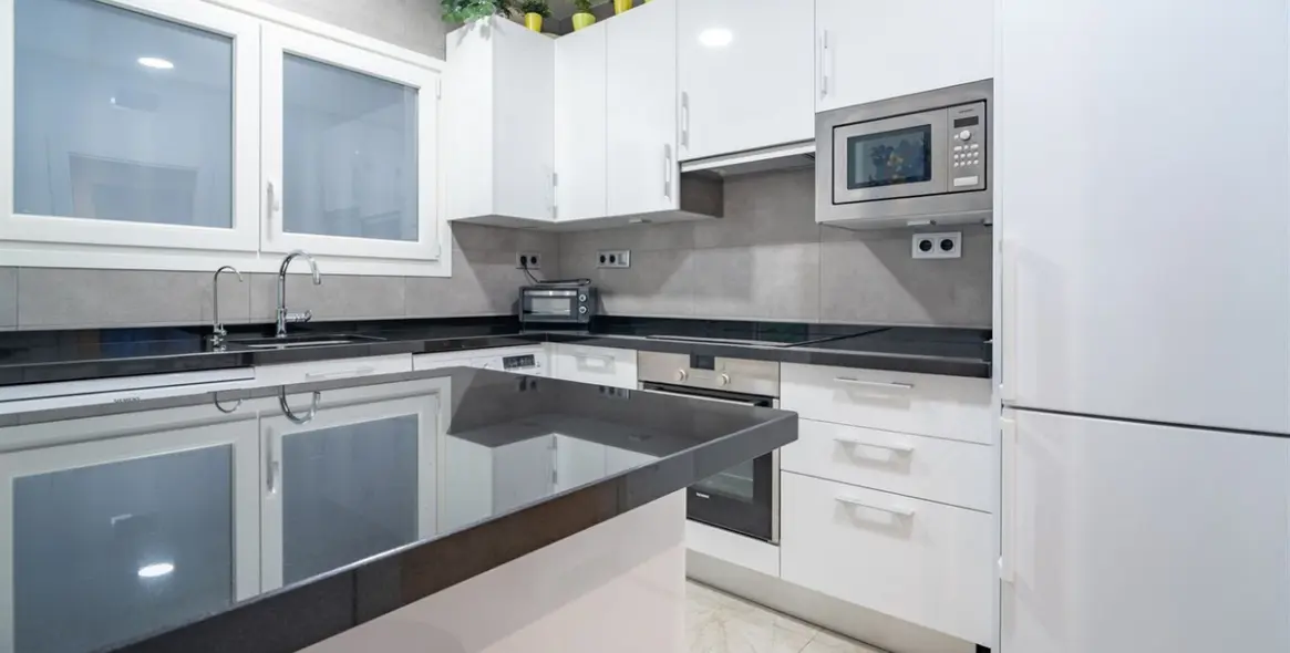 Продажа апартаментов на среднем этаже в Malagueta 14