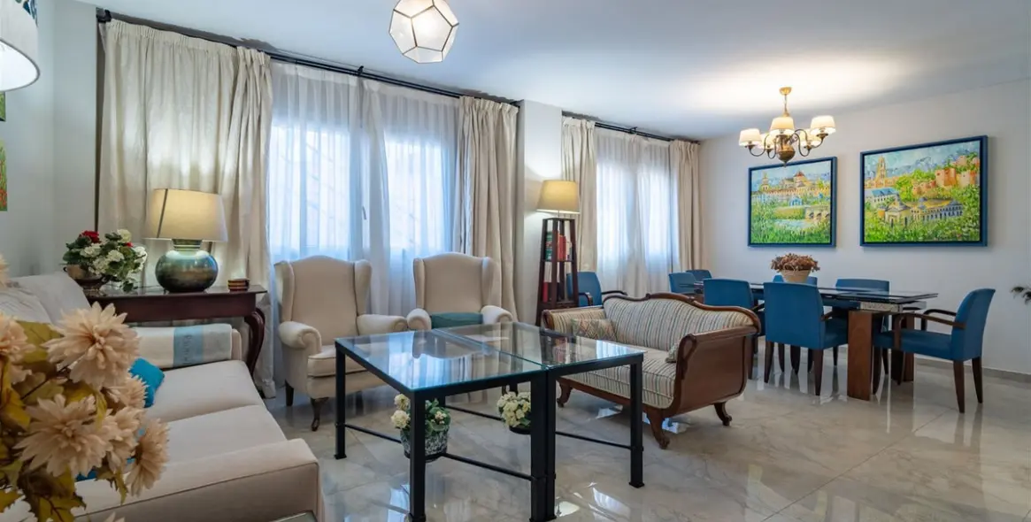 Sale of middle floor apartment in Malagueta 3