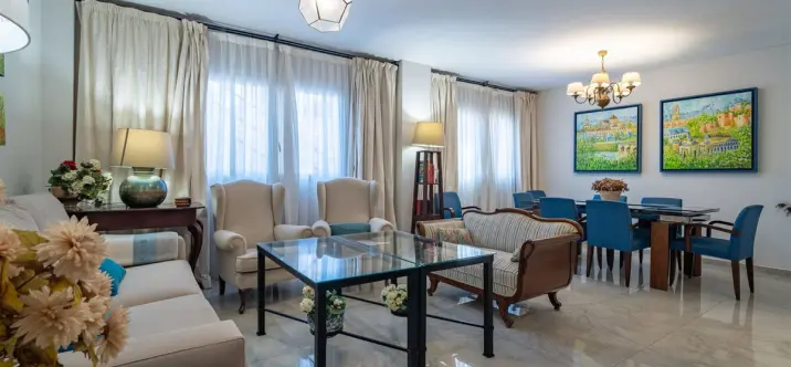 Sale of middle floor apartment in Malagueta 2
