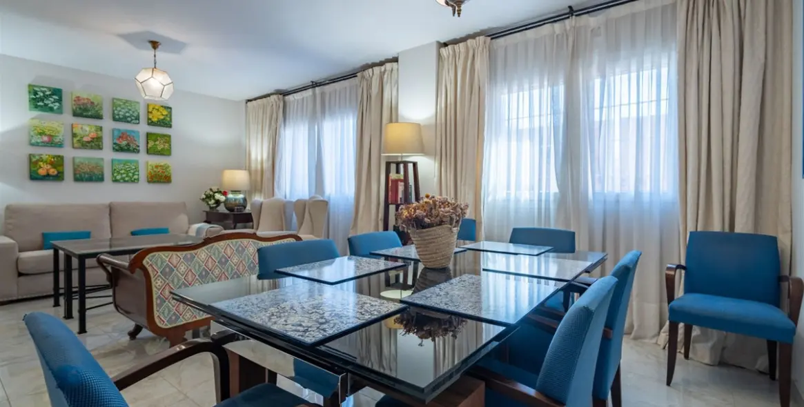 Sale of middle floor apartment in Malagueta 5