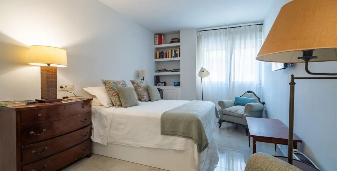 Sale of middle floor apartment in Malagueta 18