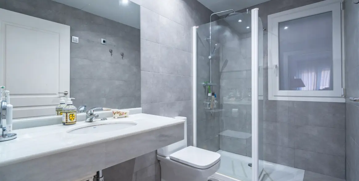 Sale of middle floor apartment in Malagueta 20
