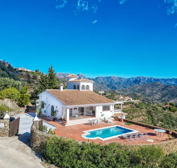 Detached villa R5241925