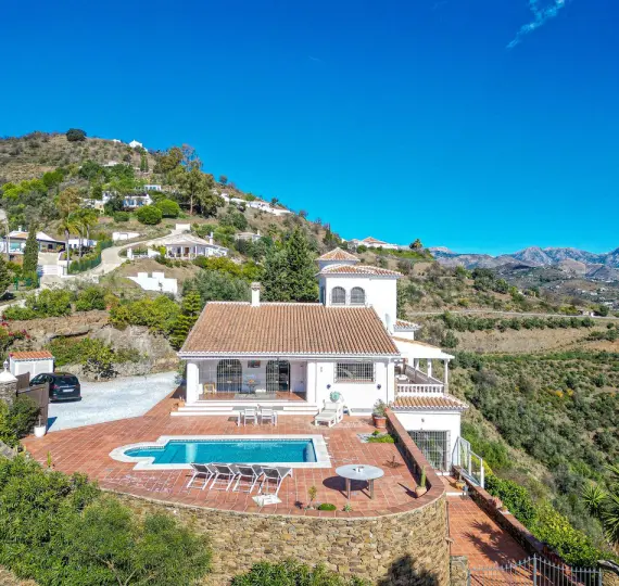 Detached villa R5241925