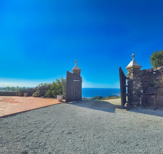 Detached villa R5241925