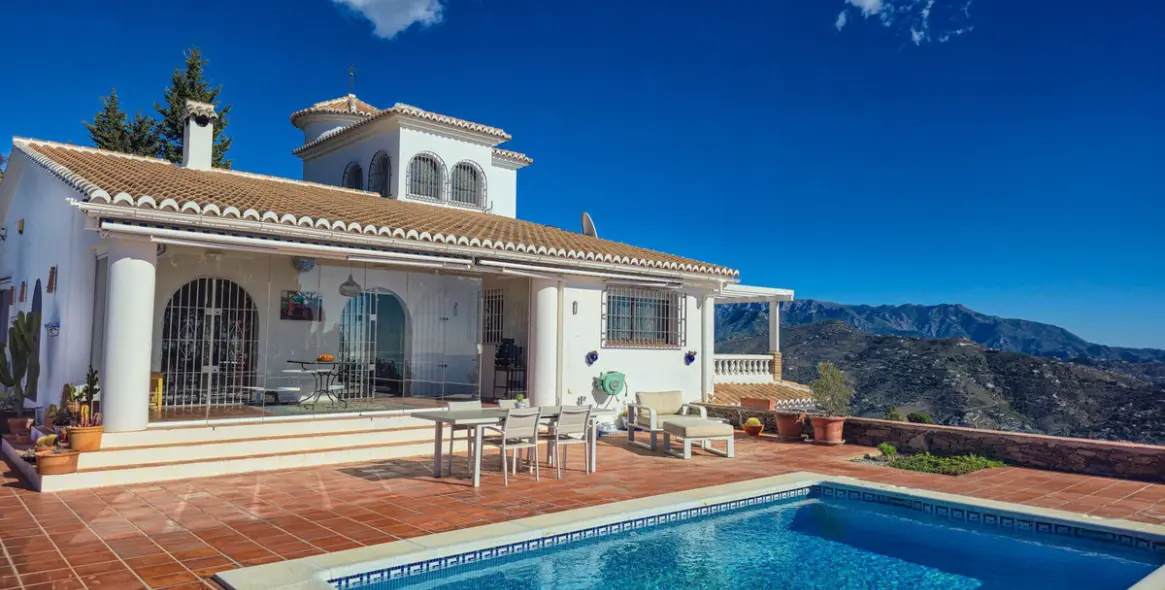 Sale of detached villa in Costa del Sol East 7