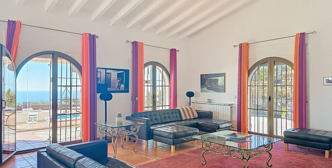 Sale of detached villa in Sayalonga 10