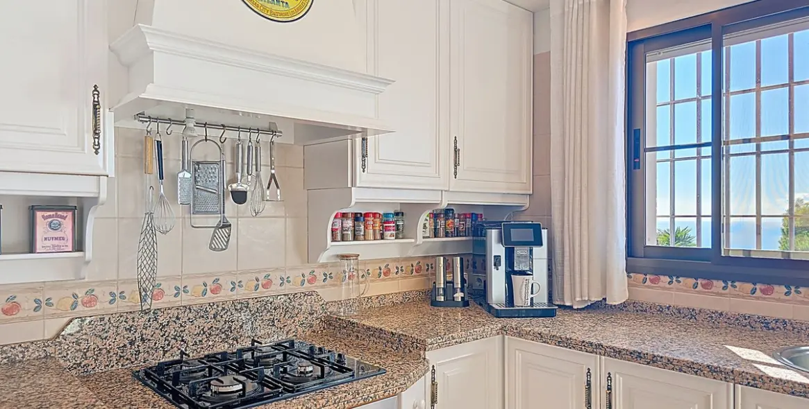 Sale of detached villa in Sayalonga 17